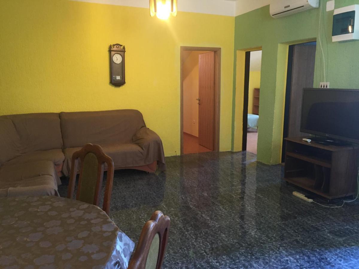 Apartment Lela Малий Лошинь Екстер'єр фото